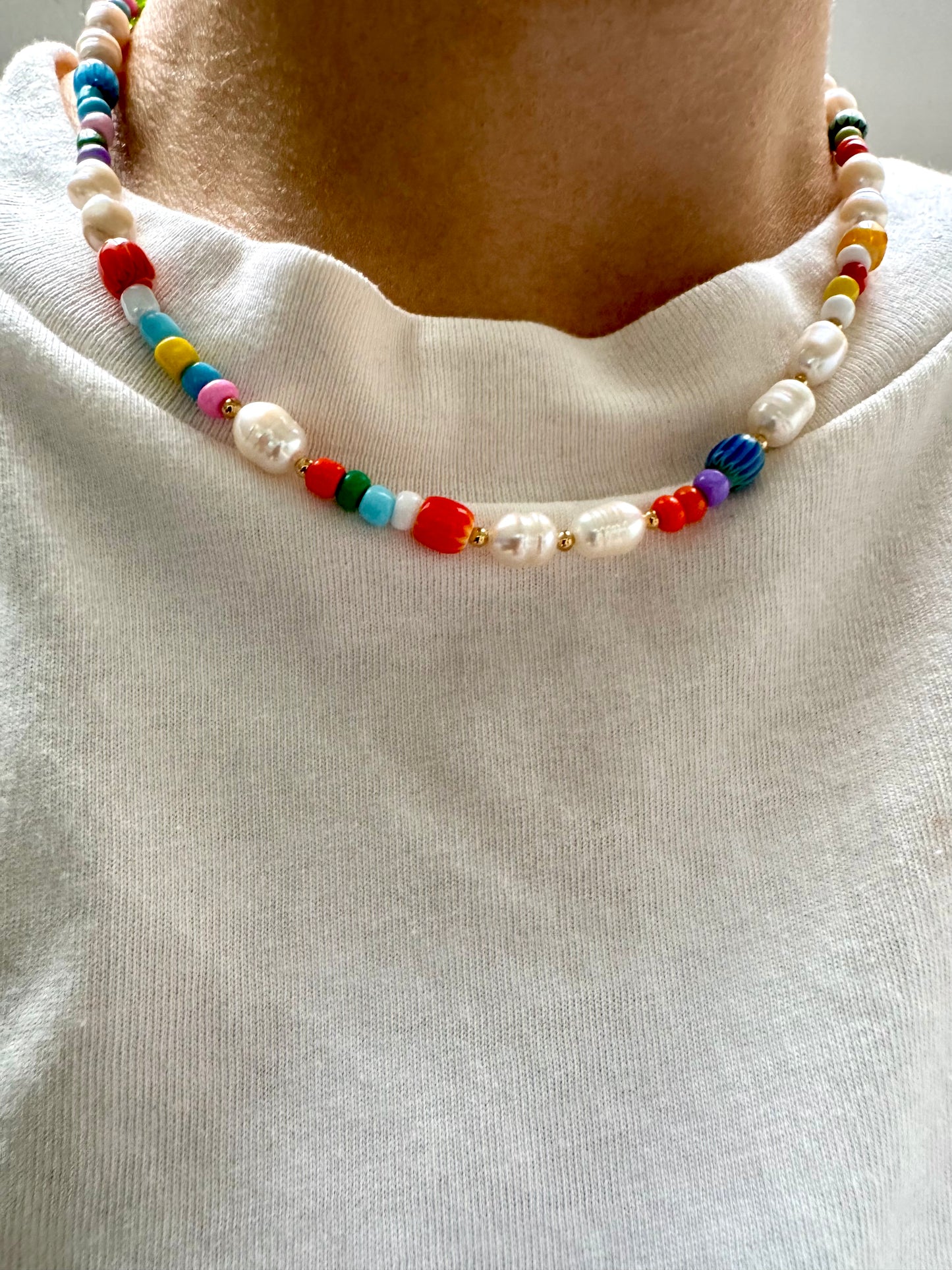 Bunte Kette mit Süßwasserperlen, Glasperlen & Miyuki-Perlen – 44 cm
