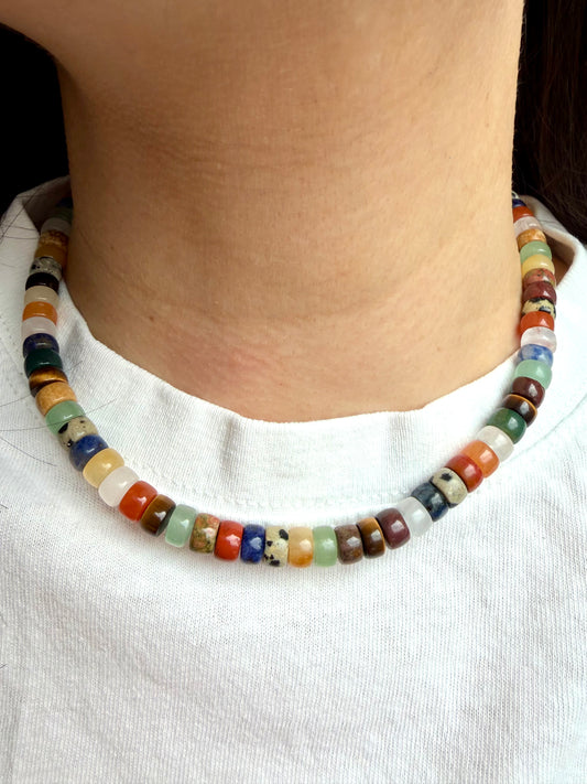 Renkia – bunte Edelstein Halskette mit Naturstein Mix & goldenen Details – handgefertigt