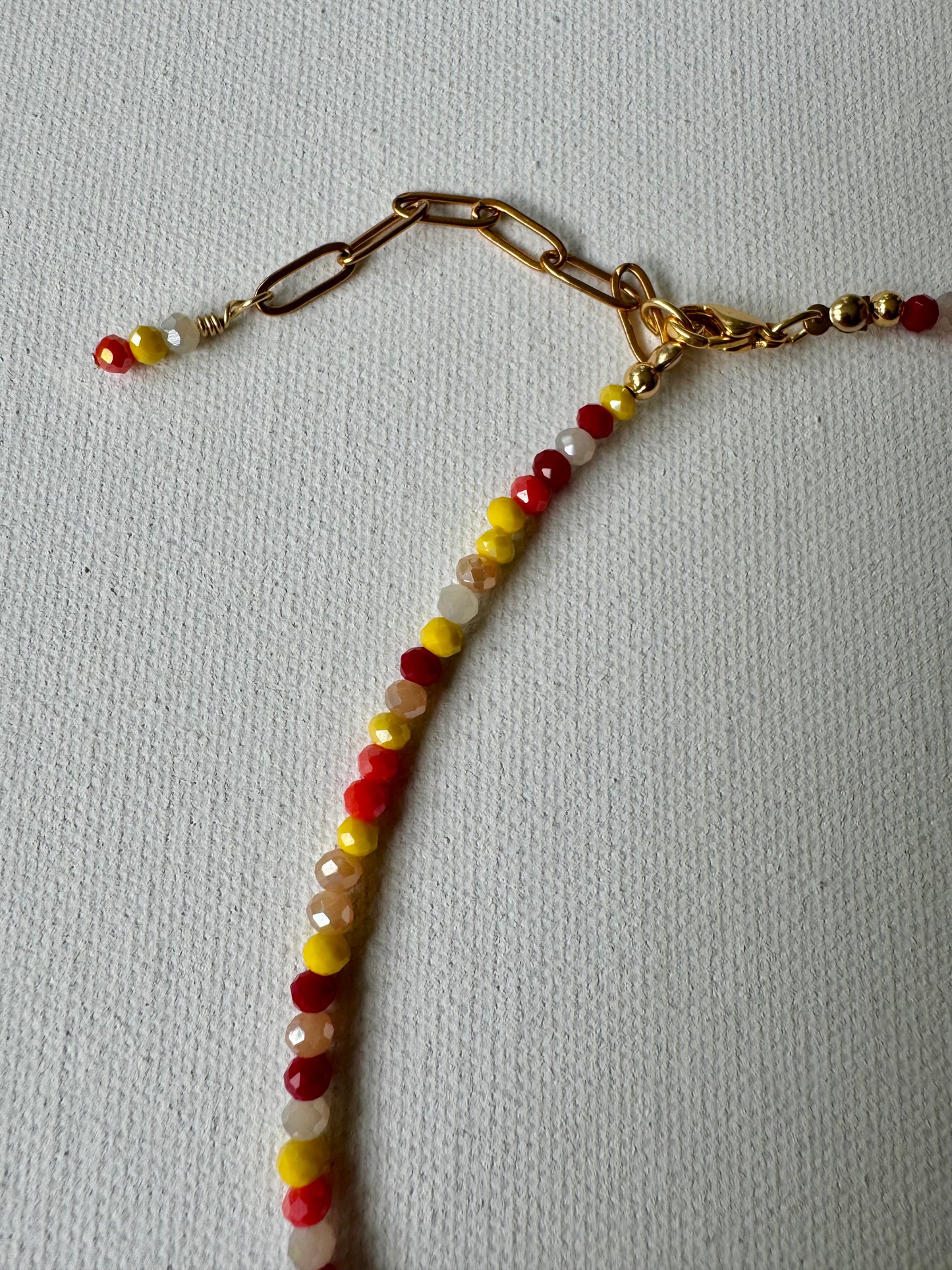 Bunte Edelstein-Halskette • Facettierte Glasperlen & Barockperle • 18k vergoldet