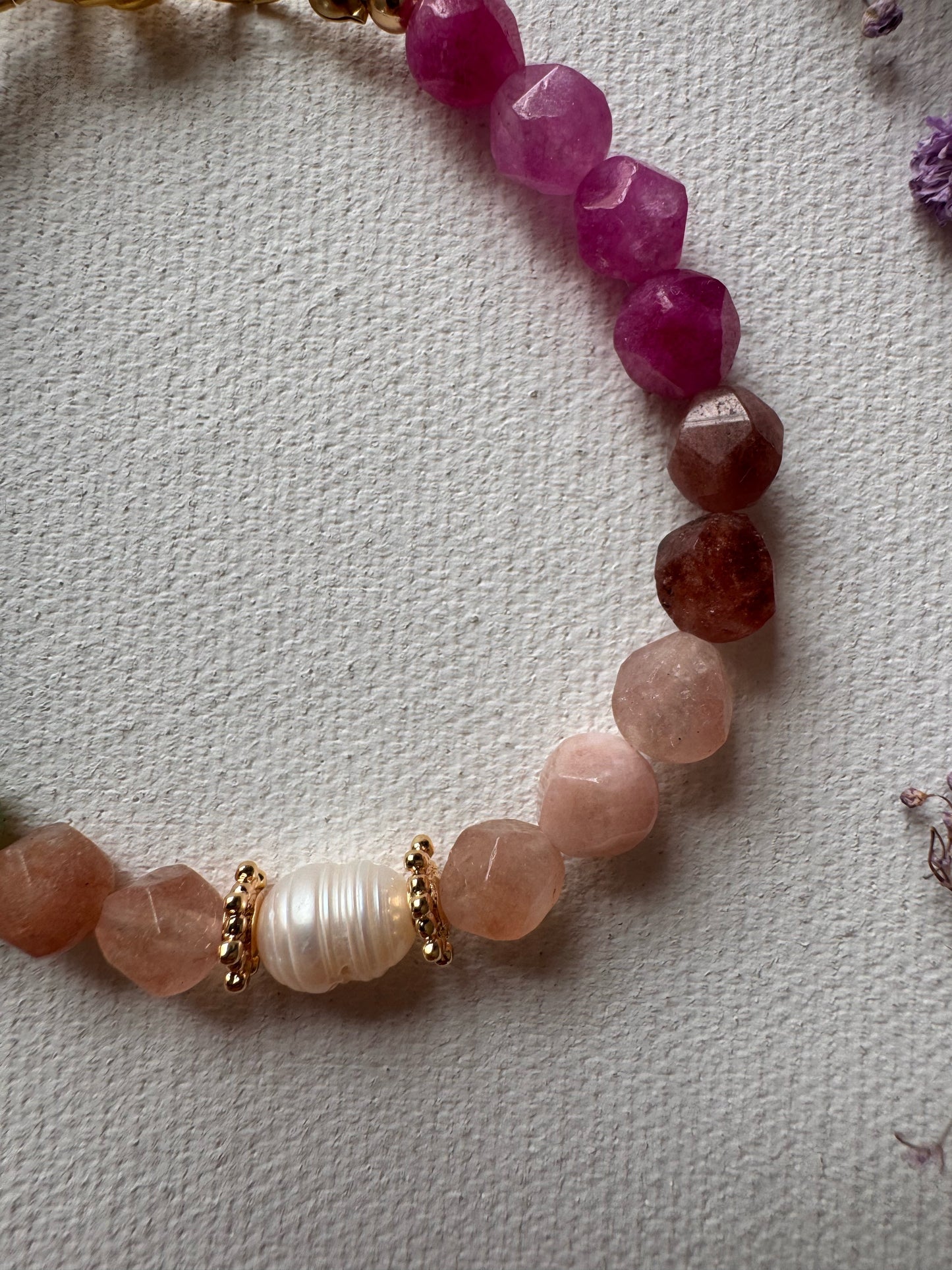 Facettiertes Edelstein-Armband in Regenbogenfarben • Süßwasserperle