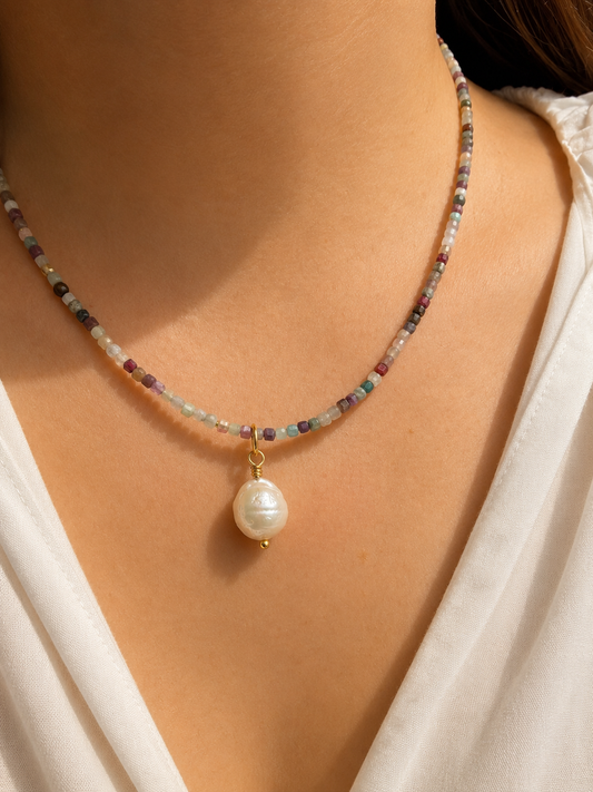 Happy Pearls No. 9 – Würfel Edelstein Halskette mit Süßwasserperle – handgefertigt