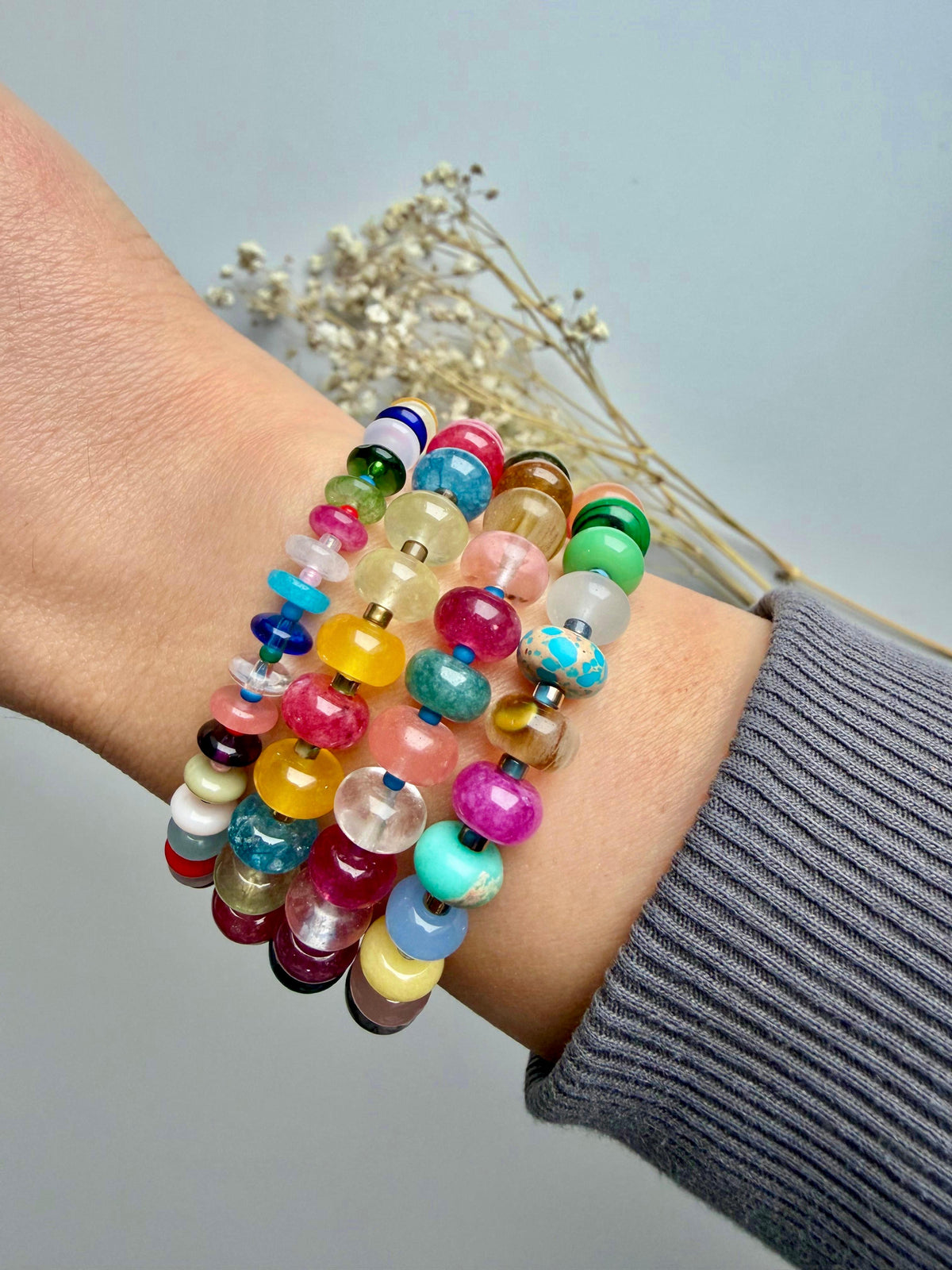 Vergoldete Edelsteinarmbänder mit buntem Steinmix von Minnak Fine Jewelry