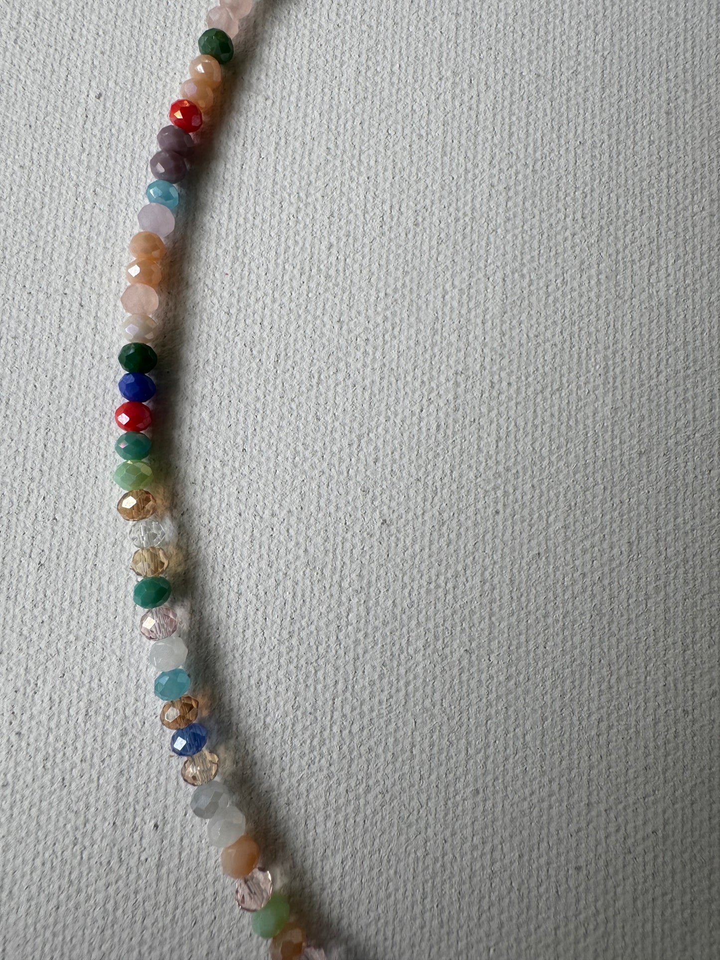 Bunte Edelstein-Halskette • Facettierte Glasperlen & Barockperle • 18k vergoldet