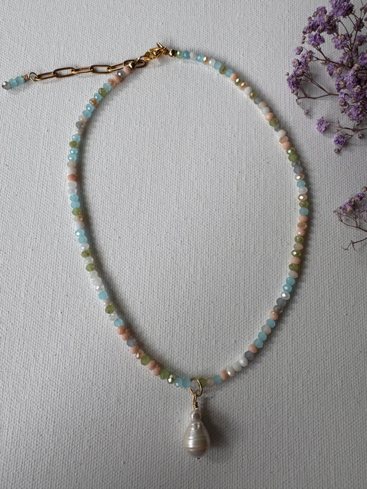 Pastell-Halskette • Facettierte Glasperlen & Barockperle • 18k vergoldet