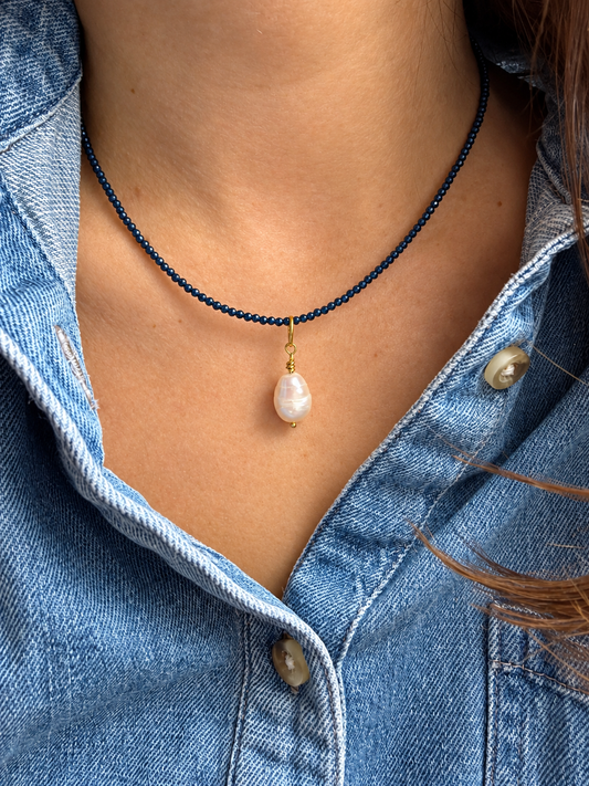 Sapphire Pearl Calm – Saphirkette mit Süßwasserperlenanhänger – Ansicht 2