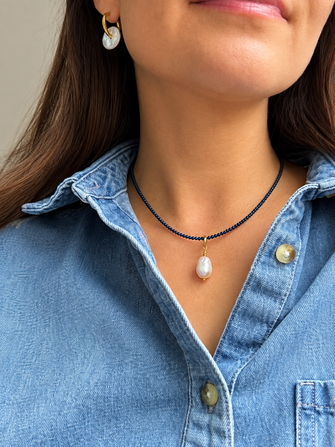 Sapphire Pearl Calm – Saphirkette mit Süßwasserperlenanhänger – Ansicht 4