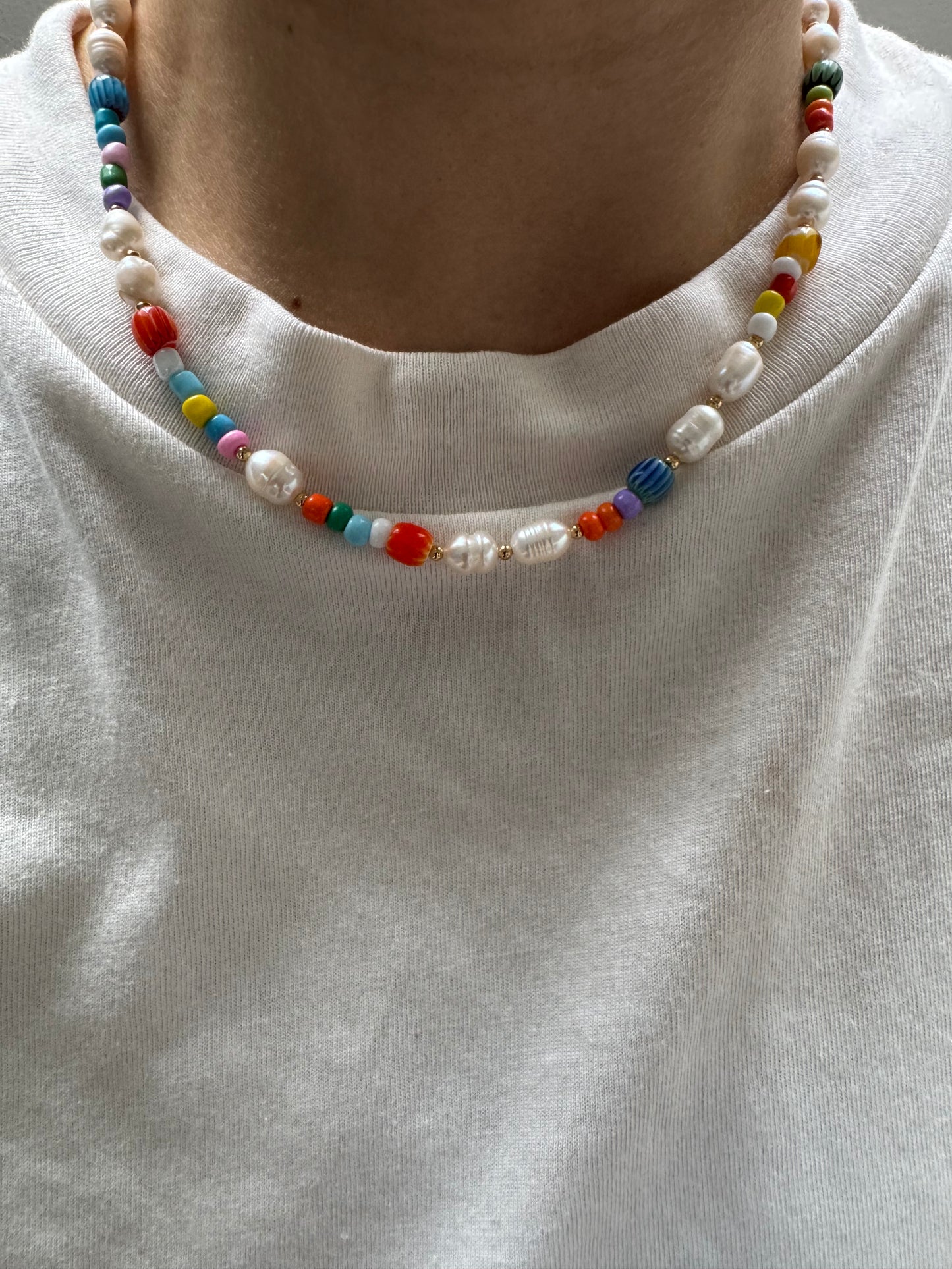 Bunte Kette mit Süßwasserperlen, Glasperlen & Miyuki-Perlen – 44 cm