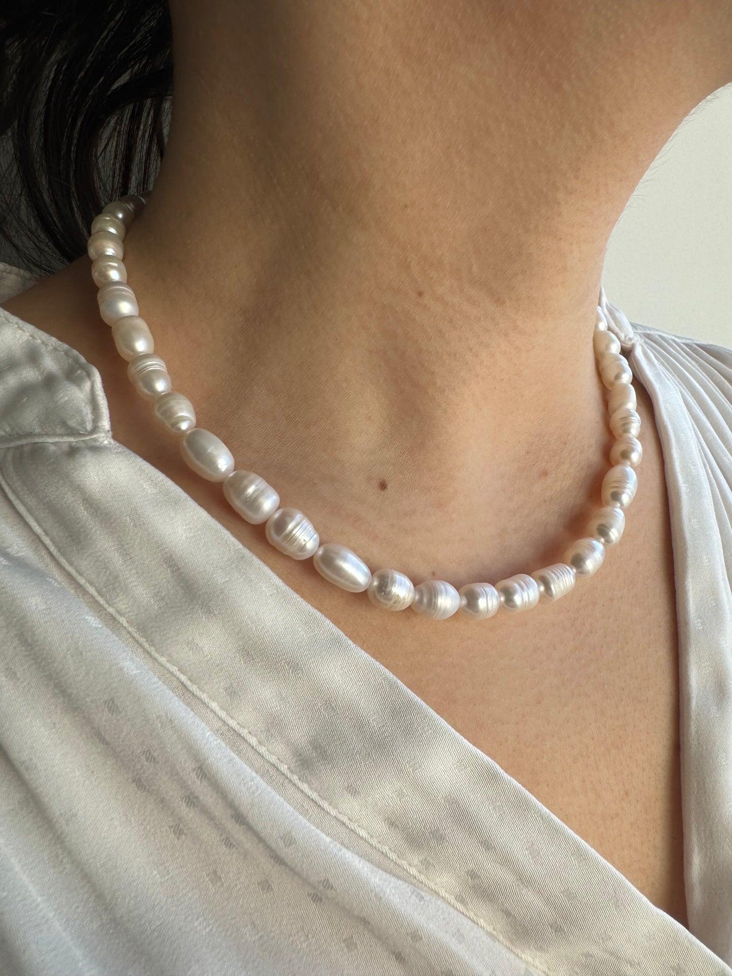 Klassische Perlenkette mit Süßwasserperlen • 18k vergoldeter Knebelverschluss