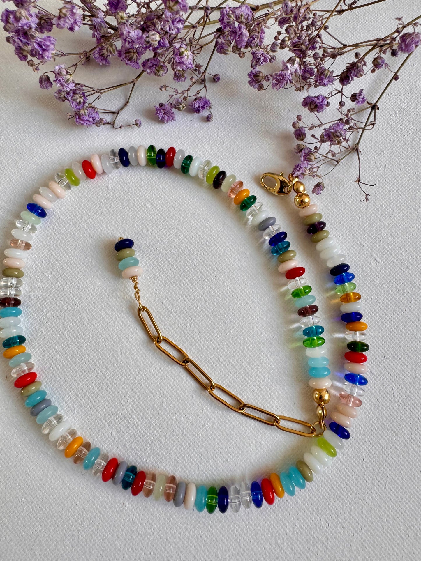 Colorful Bead Necklace – Halskette mit bunten Glasperlen und 18k vergoldeten Details