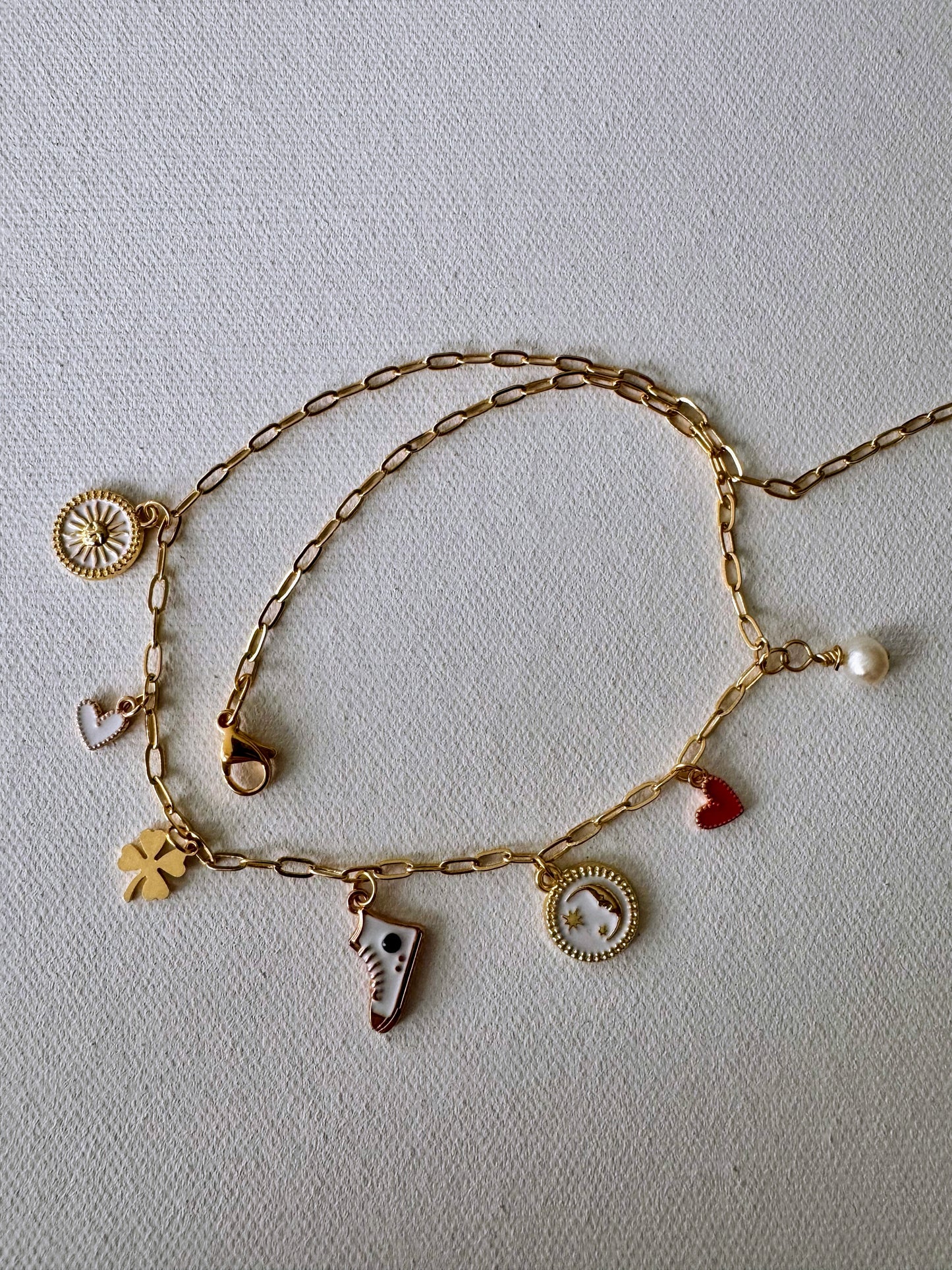 Lucky Charm Necklace – 18k vergoldete Halskette mit Symbolanhängern
