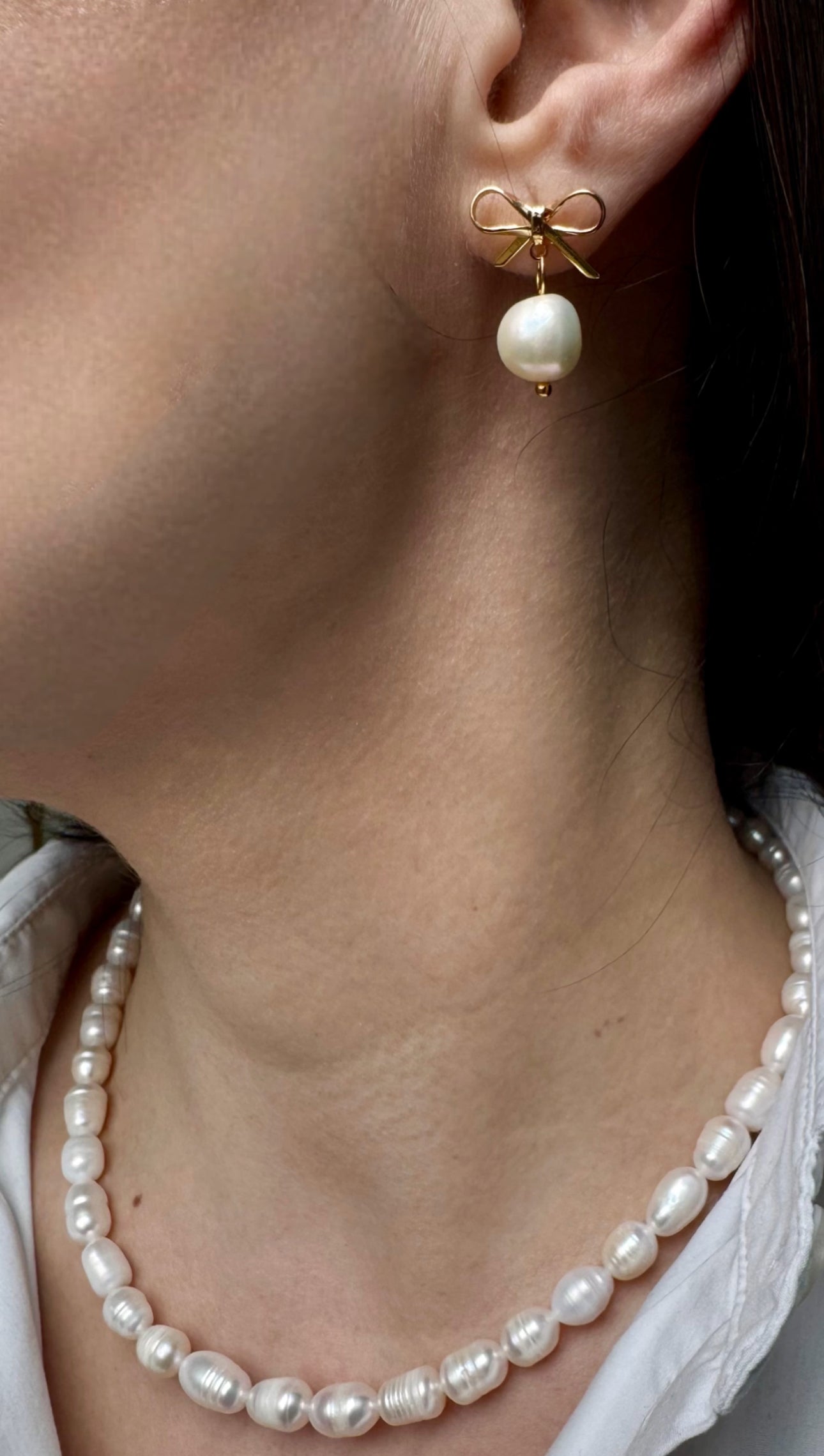 Classic pearl necklace with freshwater pearls • 18k gold-plated toggle clasp