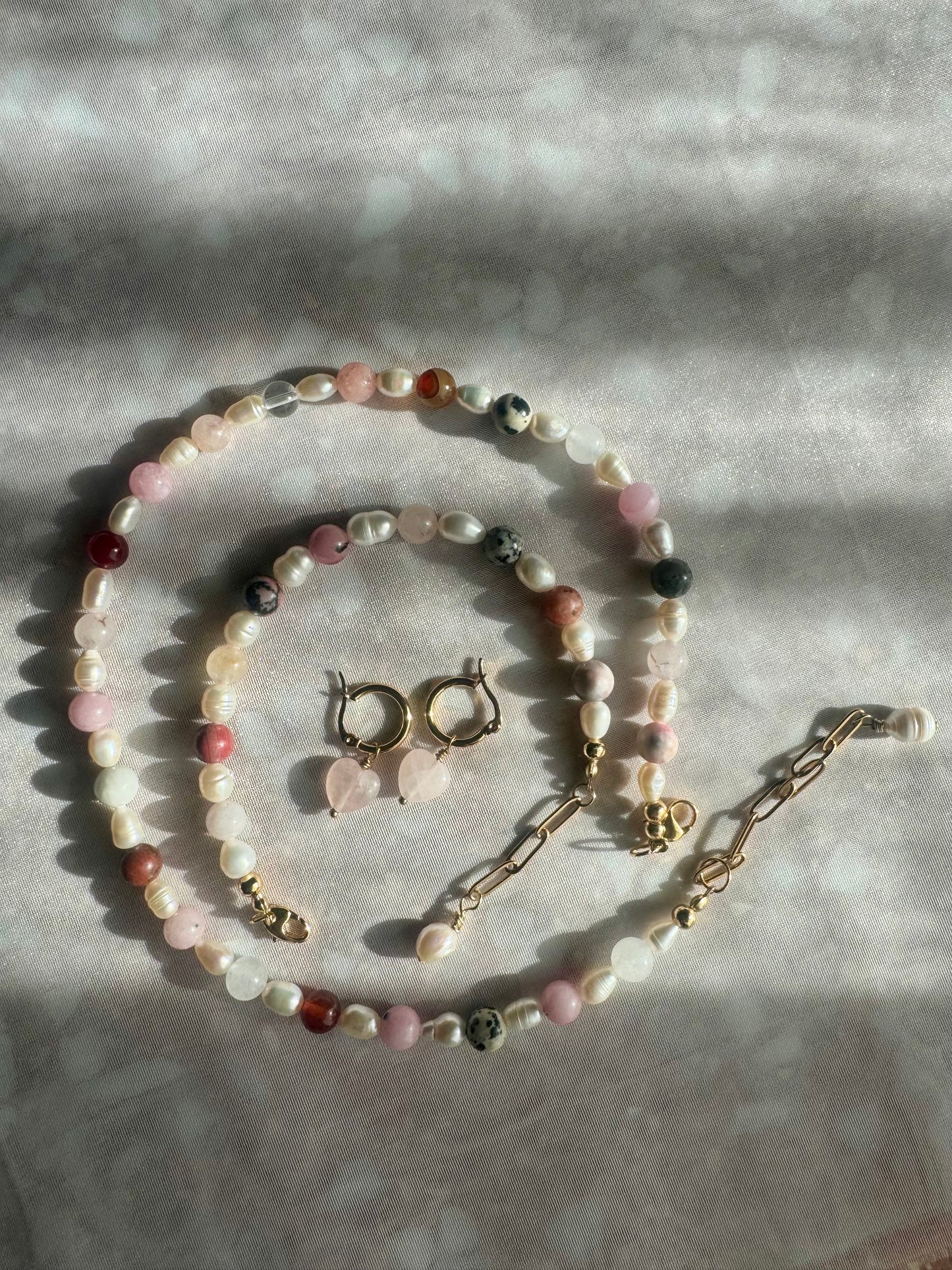 Set aus Halskette, Armband und Ohrringe