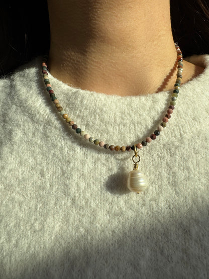 Halskette mit 3 mm Jaspis-Perlen & Barockperle