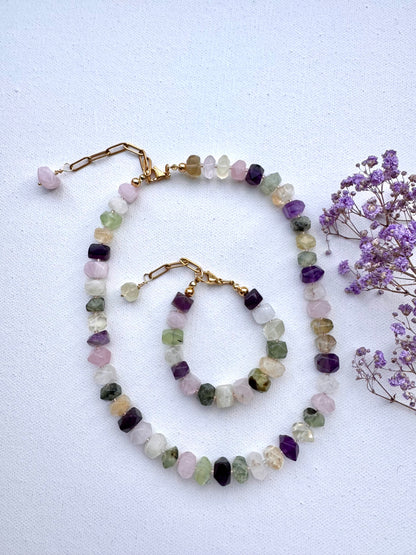 Edelstein-Armband mit facettierten Natursteinen