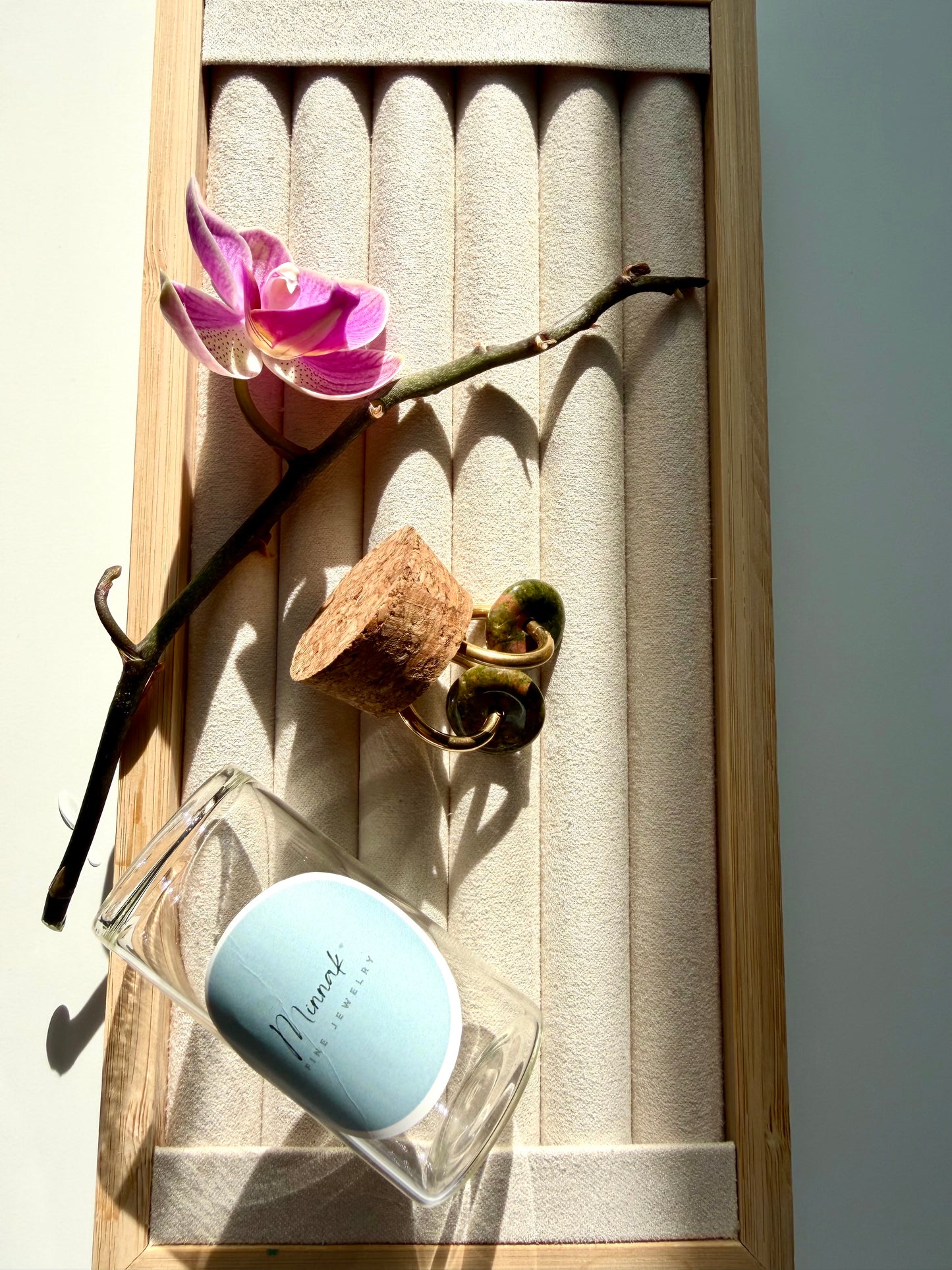 Stone Circle – Gold-plated hoop earrings with natural stone donut pendants – handmade