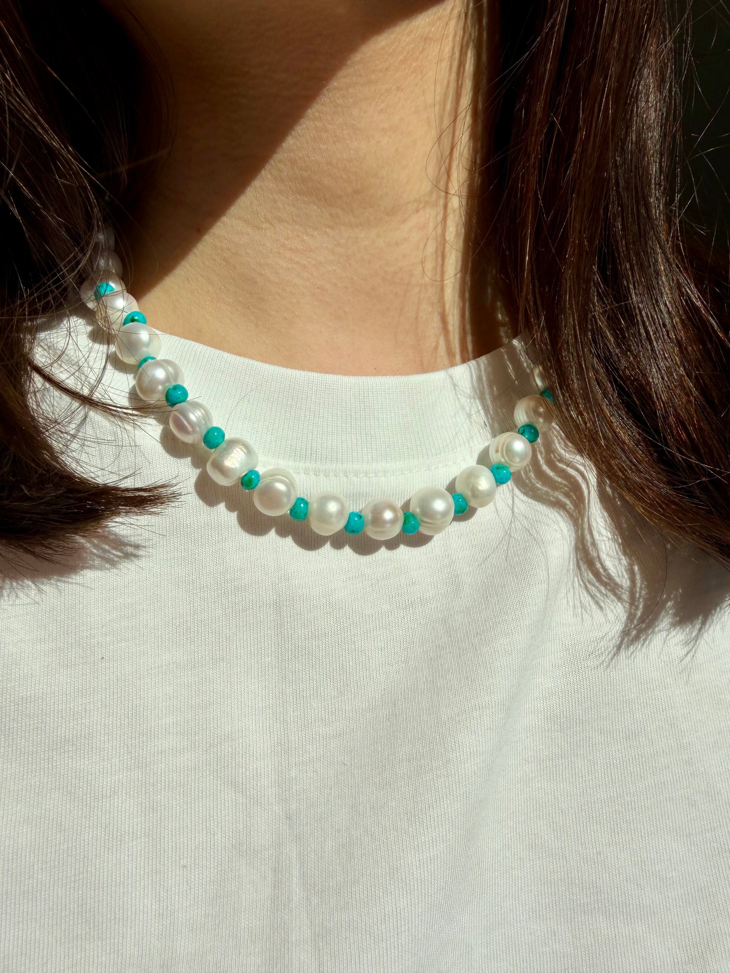 Aqua Pearl – Süßwasserperlen Halskette mit Glasperlen – handgefertigt