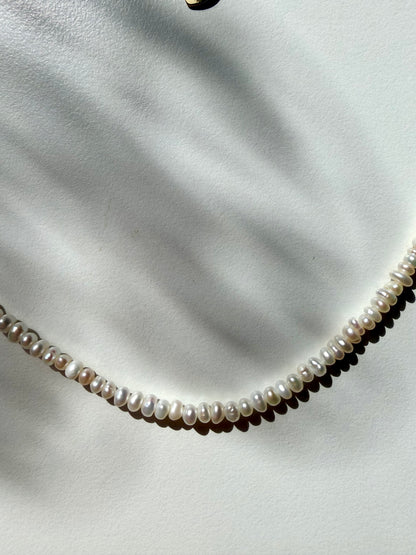 Petit Pearl - Süßwasserperlen Halskette handgefertigt