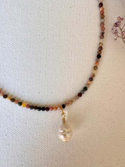 Halskette mit 3 mm Jaspis-Perlen & Barockperle