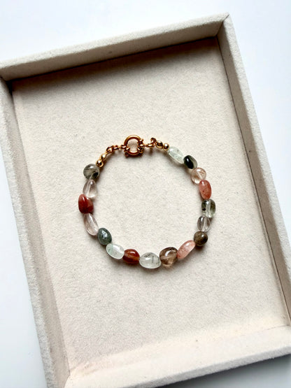 Earth Glow – Naturstein Armband mit Rutilquarz handgefertigt