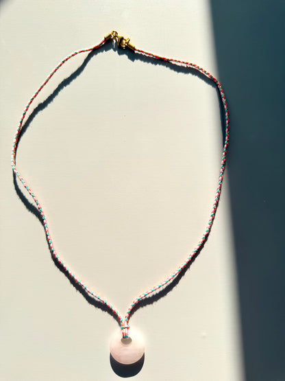 Pastel Cord – Rosenquarz Kette mit geflochtenem Band – handgefertigt