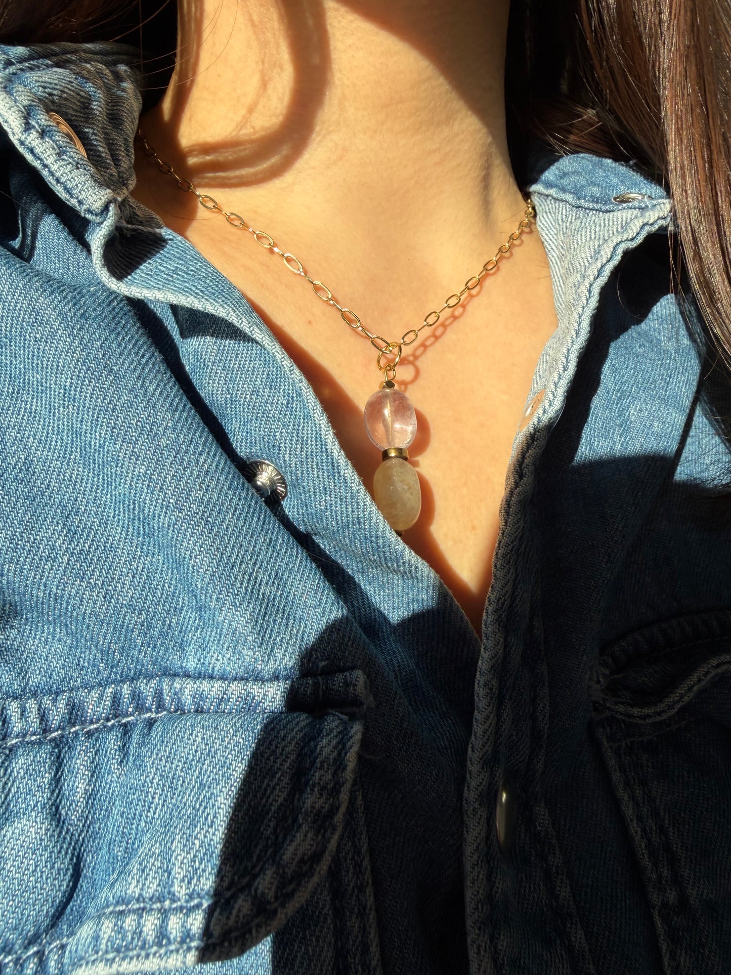 Limited Edition – Halskette mit Naturstein-Anhängern & vergoldeter Gliederkette – handgefertigt