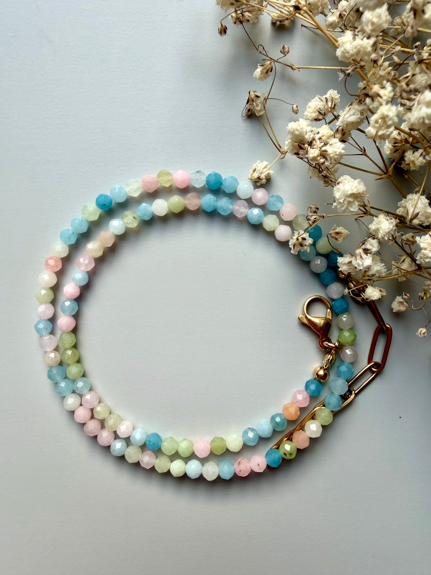 Soft Aura – Necklace made of faceted morganite stones – handmade