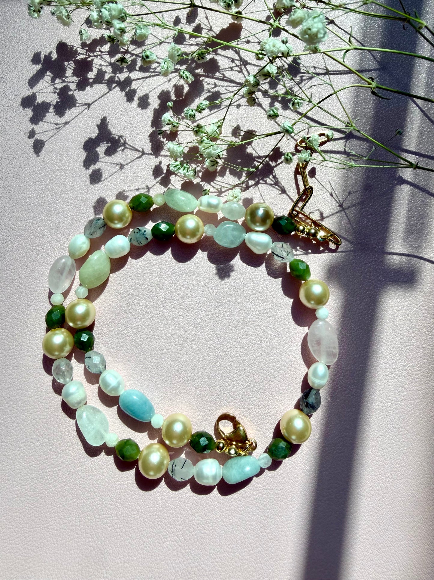 Gem & Pearl Harmony Necklace – Halskette mit Süßwasserperlen und Edelsteinen
