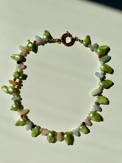 Green Pearl – Halskette mit Barockperlen & Edelstein Mix – handgefertigt