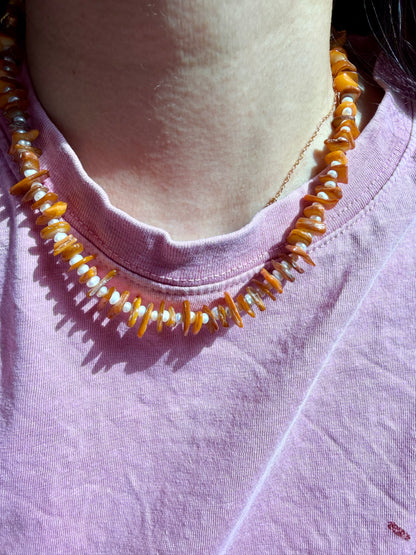 Sunset Pearl – Muschelperlen Halskette mit Süßwasserperlen handgefertigt