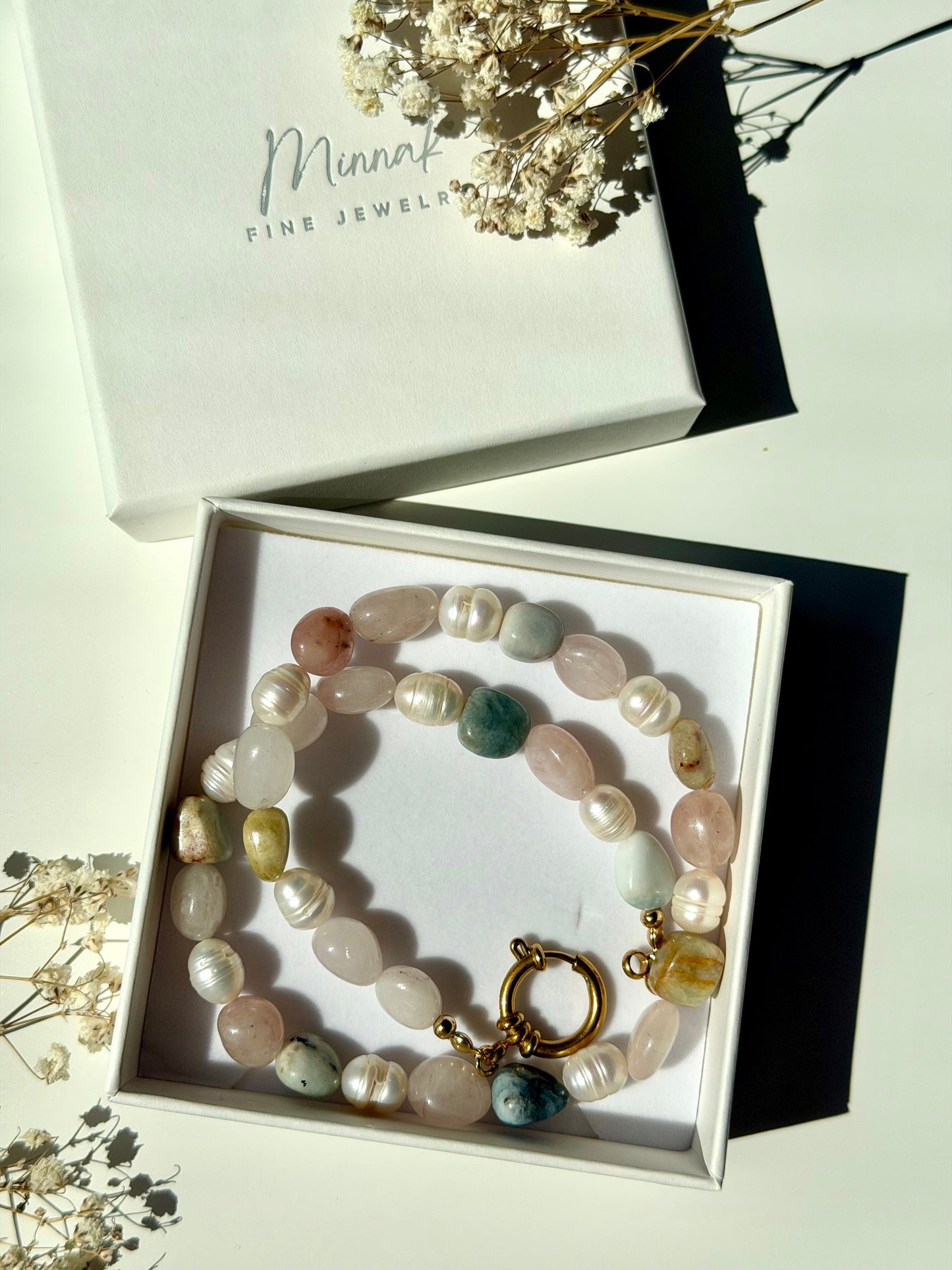 Aura Pearl – Naturstein Halskette mit Süßwasserperlen handgefertigt