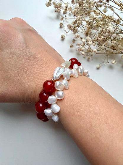 Red Lady – Armband aus rotem Achat mit Süßwasserperlen – handgefertigt