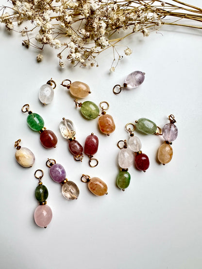 Limited Edition – Halskette mit Naturstein-Anhängern & vergoldeter Gliederkette – handgefertigt