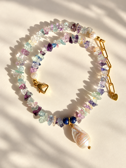 Pastel Amour – Fluorit-Halskette mit Lapislazuli und Süßwasserperle – Ansicht 5