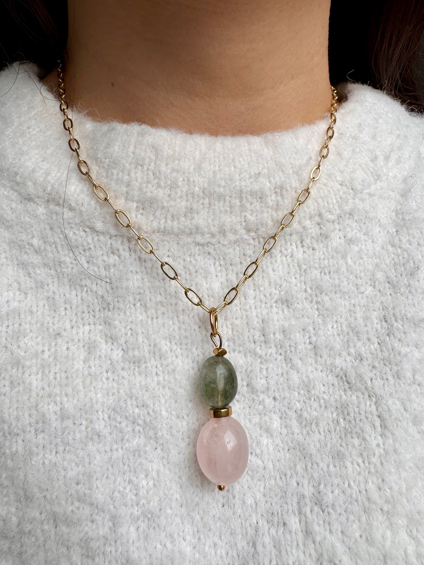 Limited Edition – Halskette mit Naturstein-Anhängern & vergoldeter Gliederkette – handgefertigt