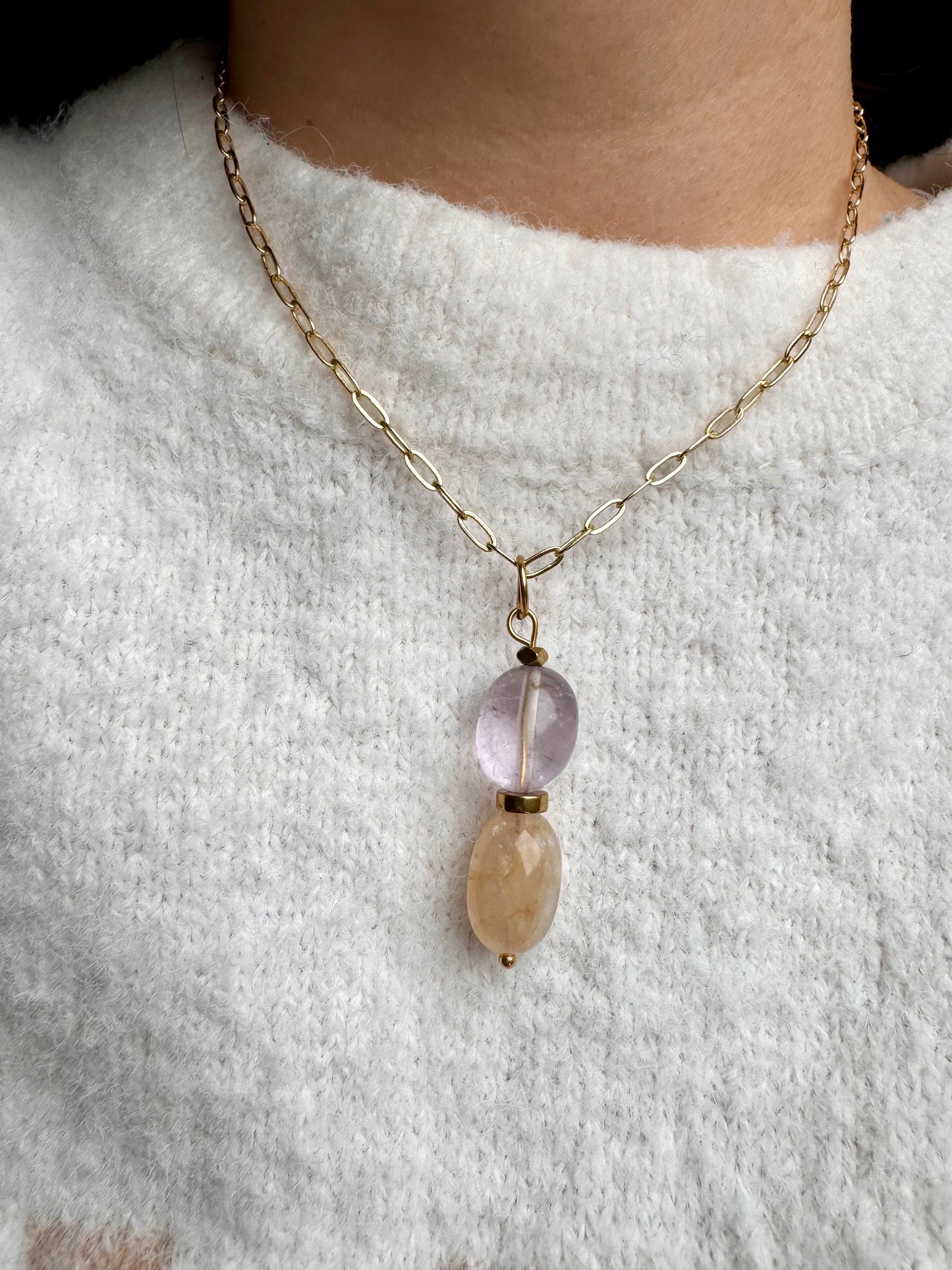 Limited Edition – Halskette mit Naturstein-Anhängern & vergoldeter Gliederkette – handgefertigt