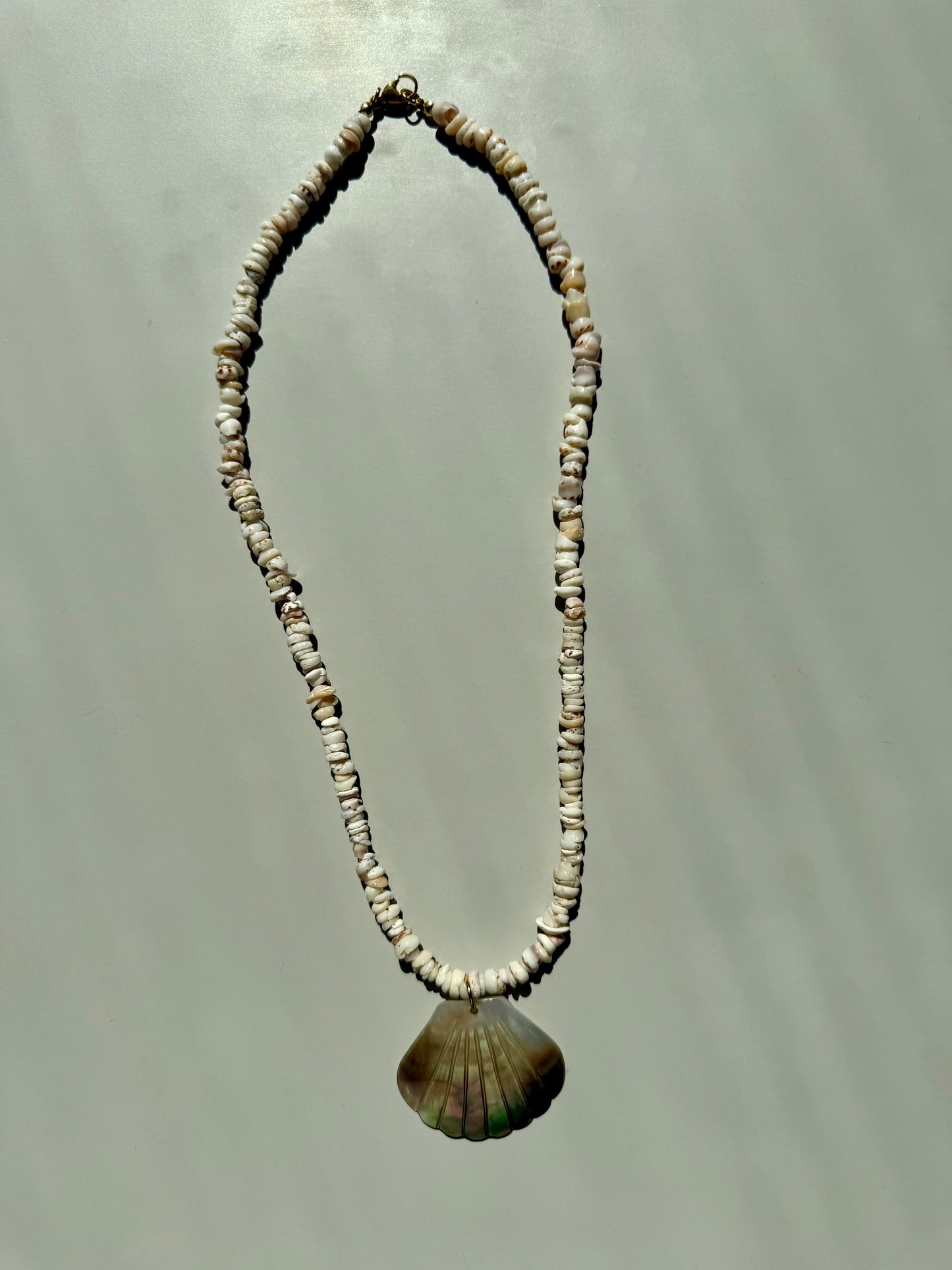 Ocean Shell – Halskette mit Muschelperlen & Jakobsmuschel Anhänger – handgefertigt