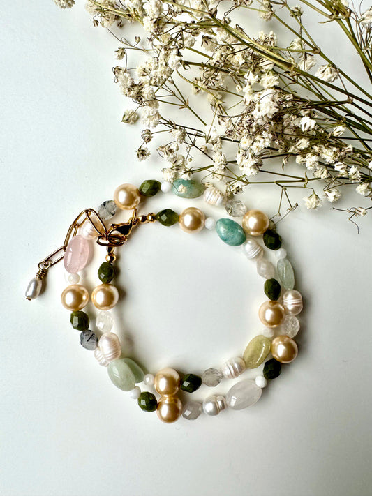 Gem & Pearl Harmony Necklace – Halskette mit Süßwasserperlen und Edelsteinen