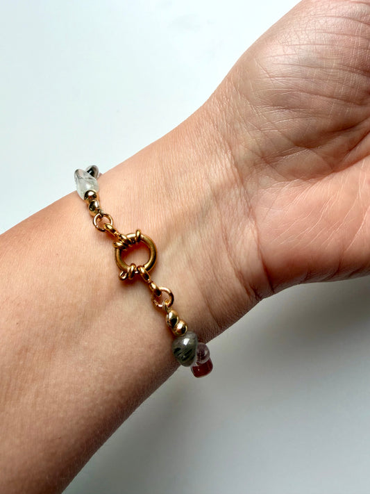 Earth Glow – Naturstein Armband mit Rutilquarz handgefertigt