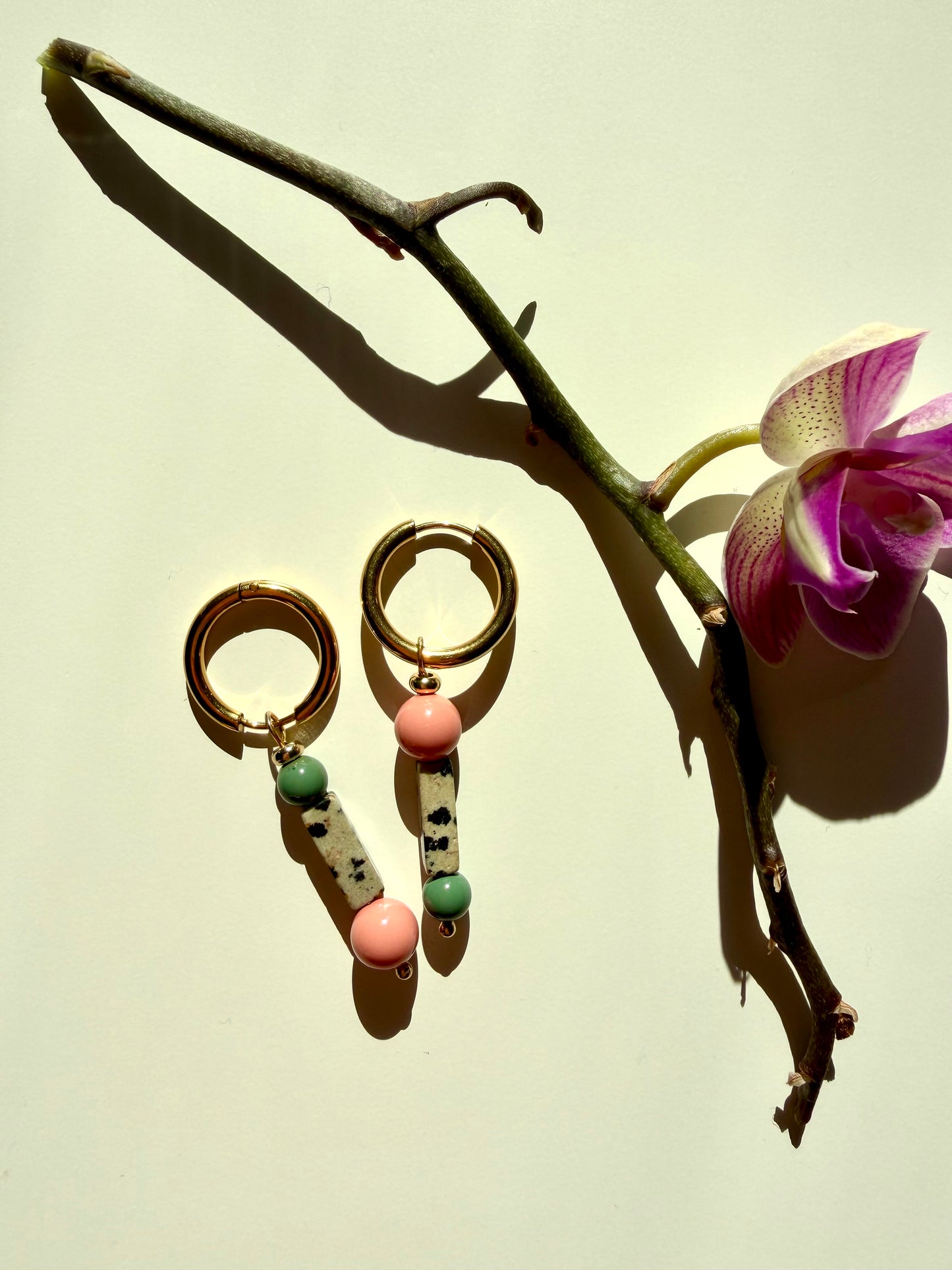 Amélie – Ohrringe mit Perlenmix & Edelstahl 18k vergoldet