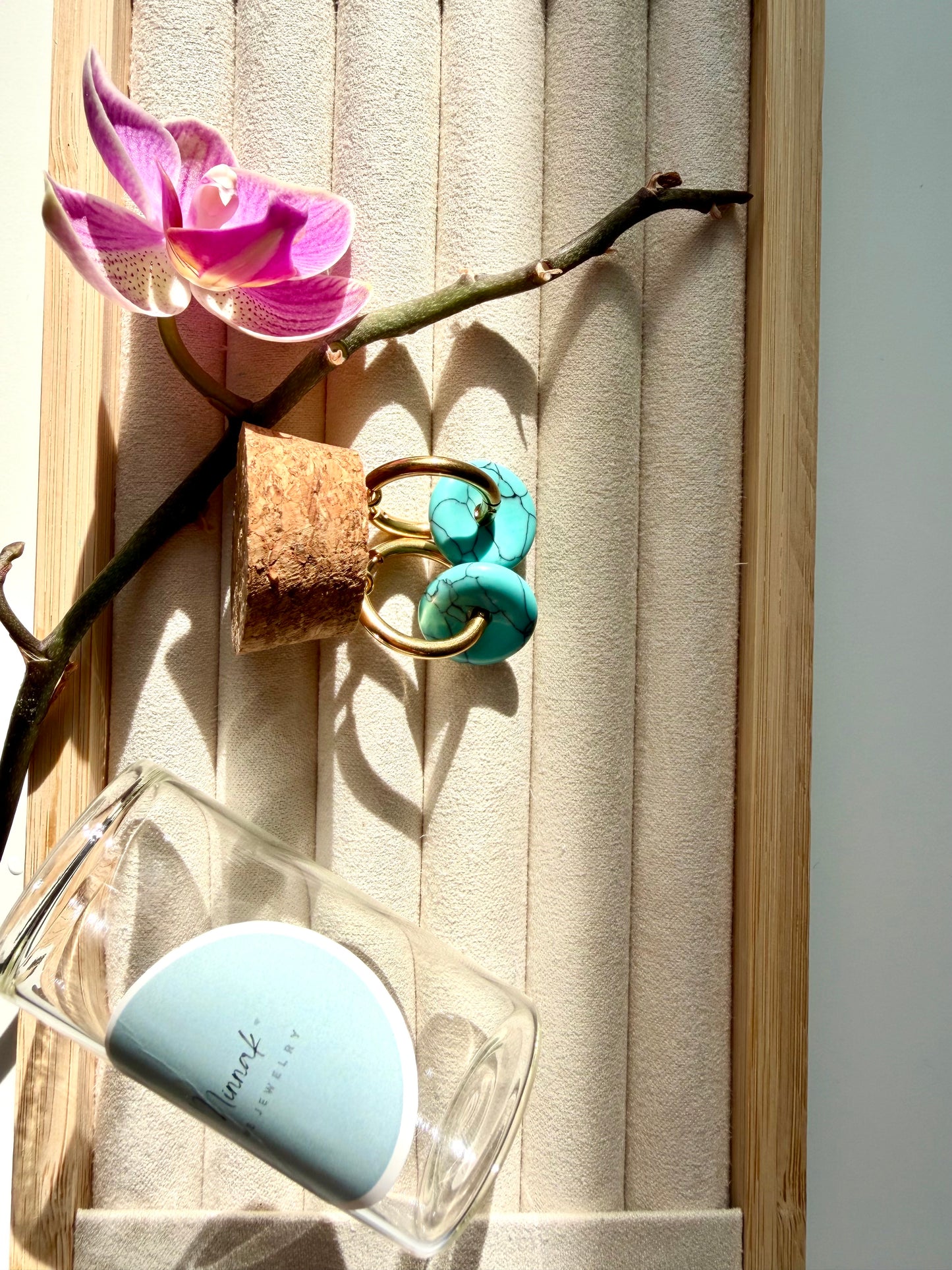 Stone Circle – Gold-plated hoop earrings with natural stone donut pendants – handmade