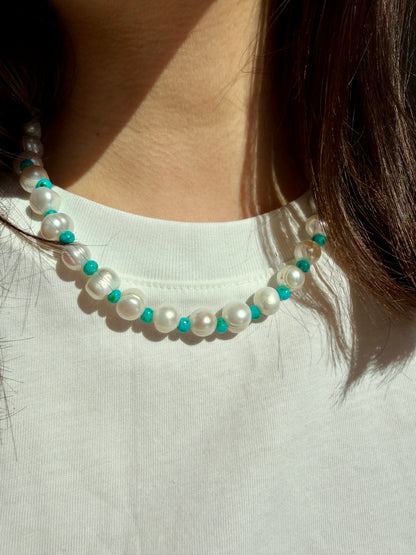 Aqua Pearl – Süßwasserperlen Halskette mit Glasperlen – handgefertigt