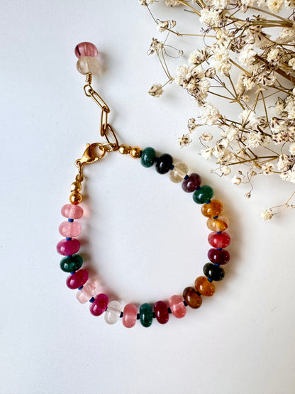 Buntes Turmalin-Armband mit Abakus-förmigen Edelsteinperlen & goldenen Details