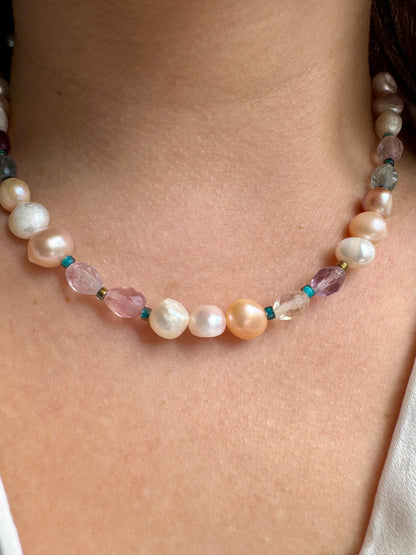 Pearl & Fluorite Harmony Necklace“ – Halskette mit Süßwasserperlen und Fluoritperlen