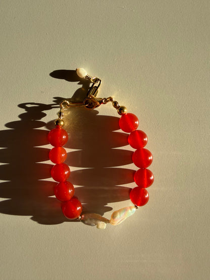 Red Lady – Bracelet made of red agate with freshwater pearls – handmade