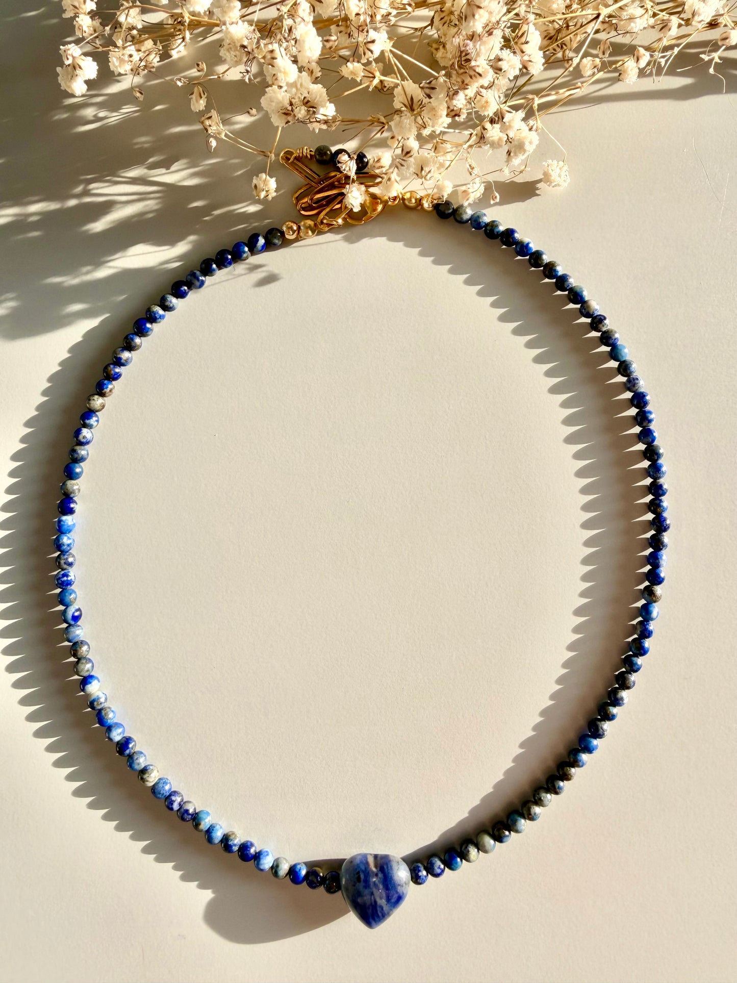 Ocean Heart – 18k gold-plated gemstone necklace with lapis lazuli heart – handmade