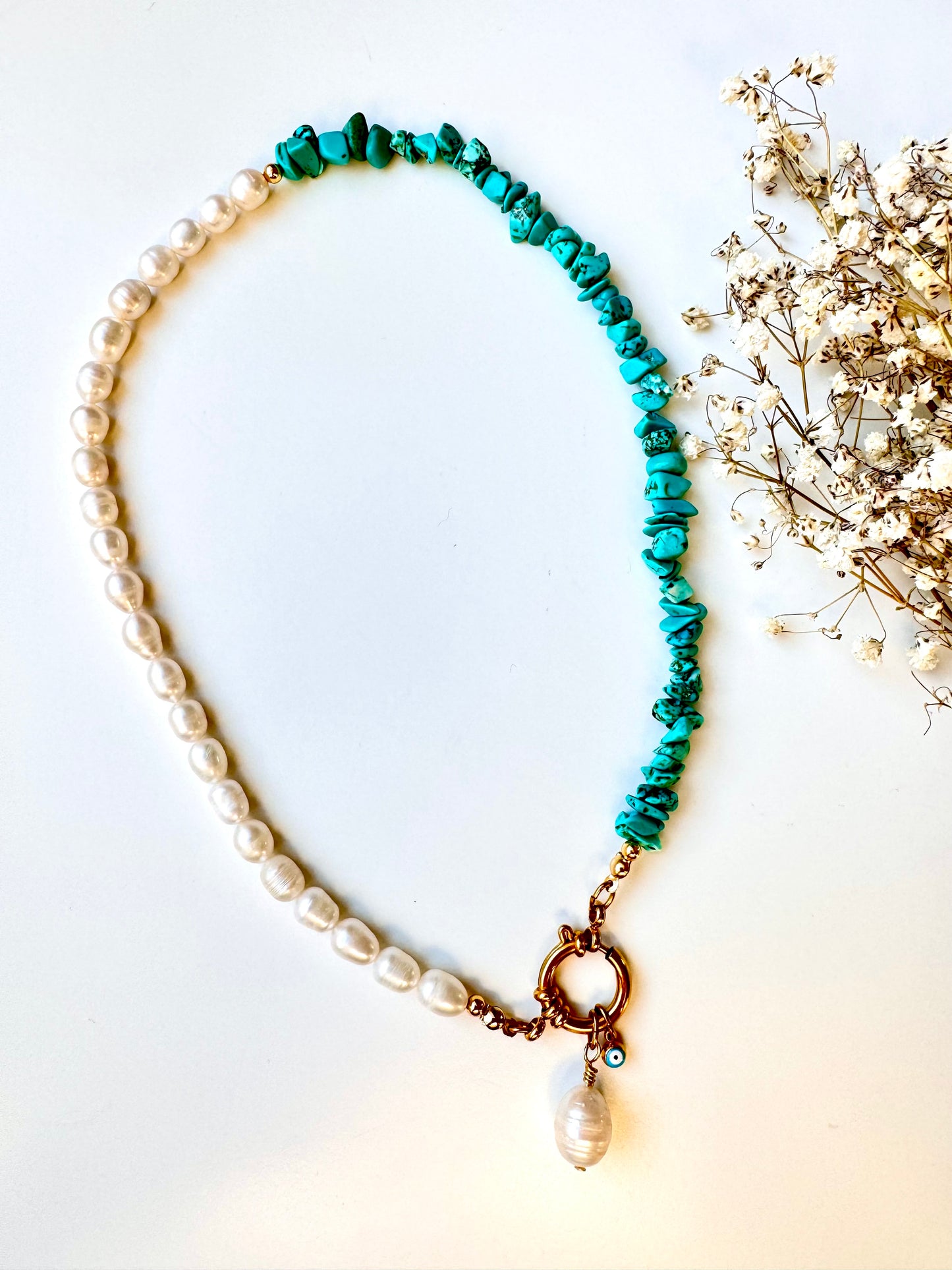 Süßwasserperlen-Kette mit Türkis-Splittern & Barock & Nazar-Anhänger