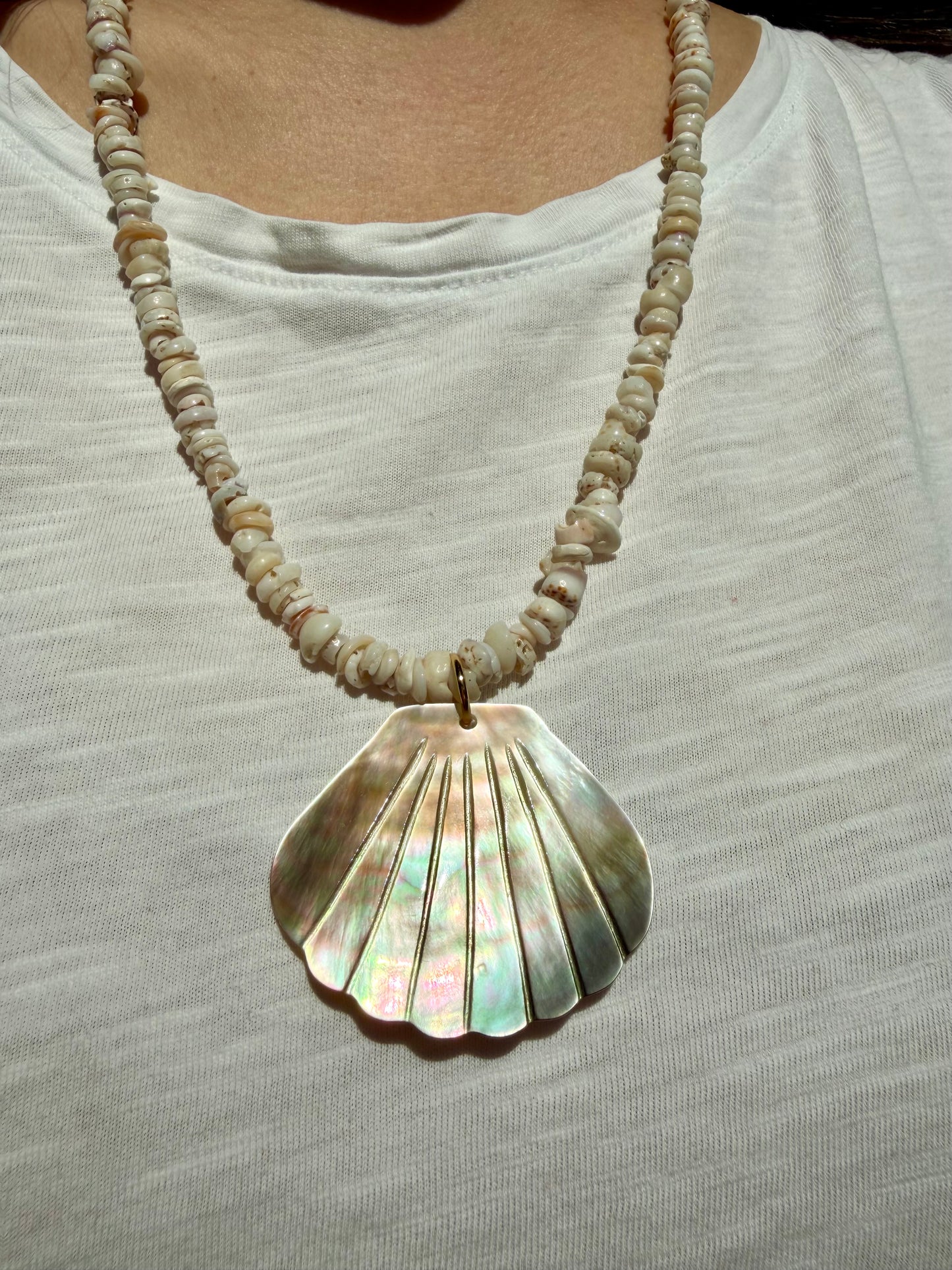 Ocean Shell – Halskette mit Muschelperlen & Jakobsmuschel Anhänger – handgefertigt