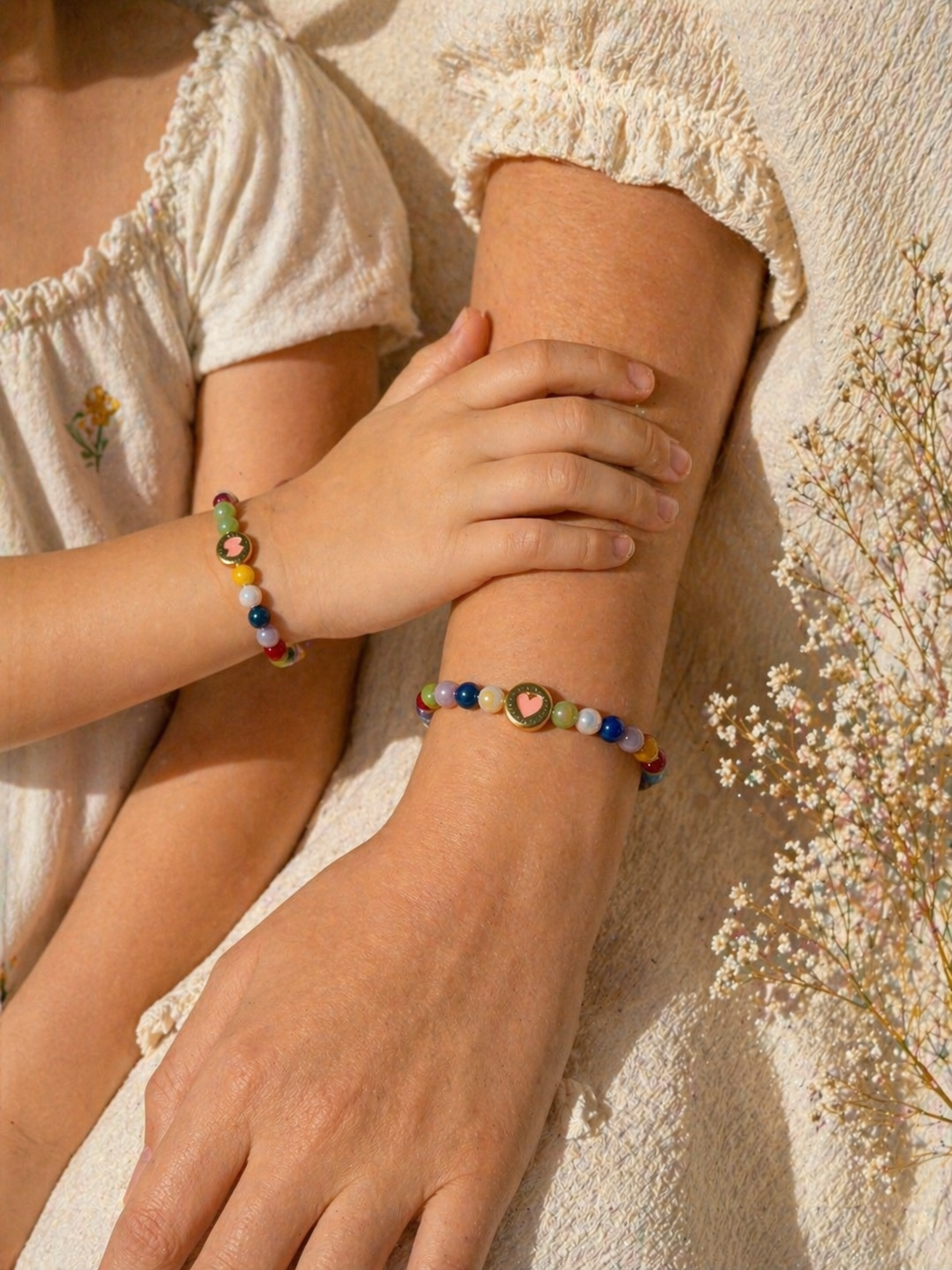 Glass Heart – Armband mit bunten Glasperlen & Herz Motiv – handgefertigt