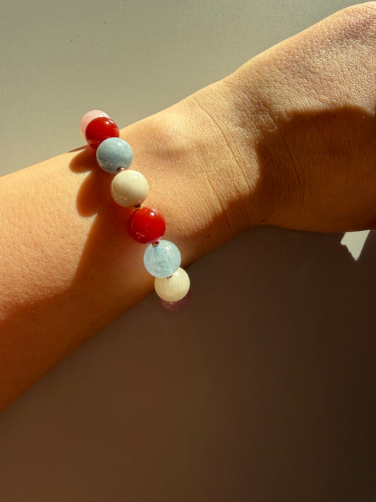 Pastel Grace – Edelsteinarmband aus rotem Achat & Morganit – handgefertigt