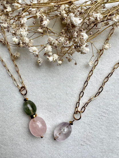 Limited Edition – Halskette mit Naturstein-Anhängern & vergoldeter Gliederkette – handgefertigt